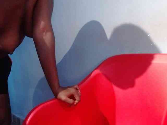 Sexy-petitqueen webcam