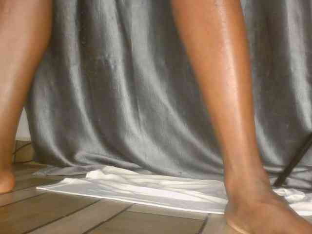 Sexy-petitqueen webcam