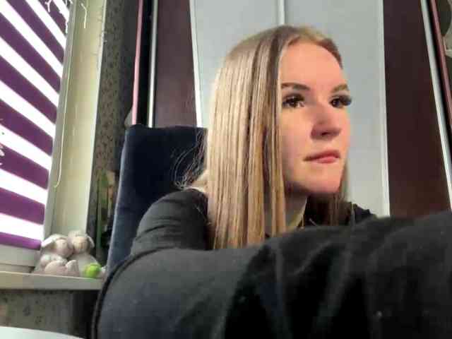 MeeCarfagno Live Webcam on BongaCams