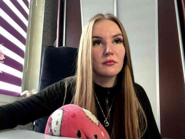 MeeCarfagno Live Webcam on BongaCams