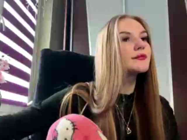 MeeCarfagno Live Webcam on BongaCams