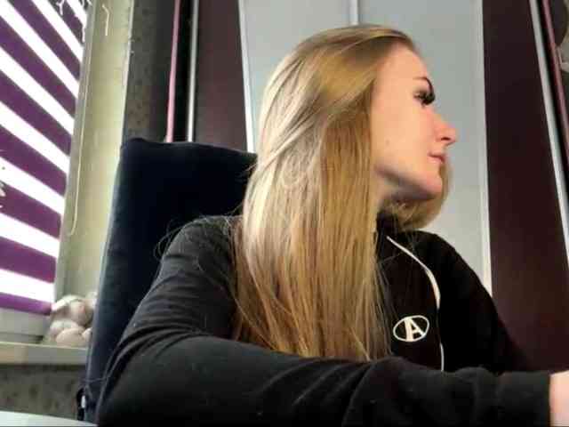 MeeCarfagno Live Webcam on BongaCams