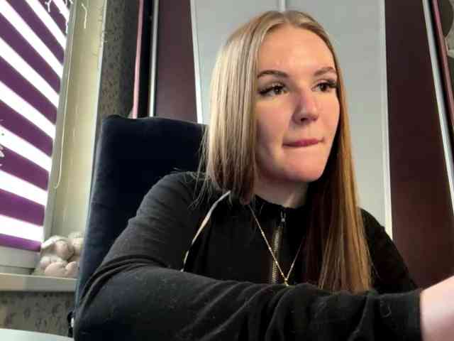 MeeCarfagno Live Webcam on BongaCams