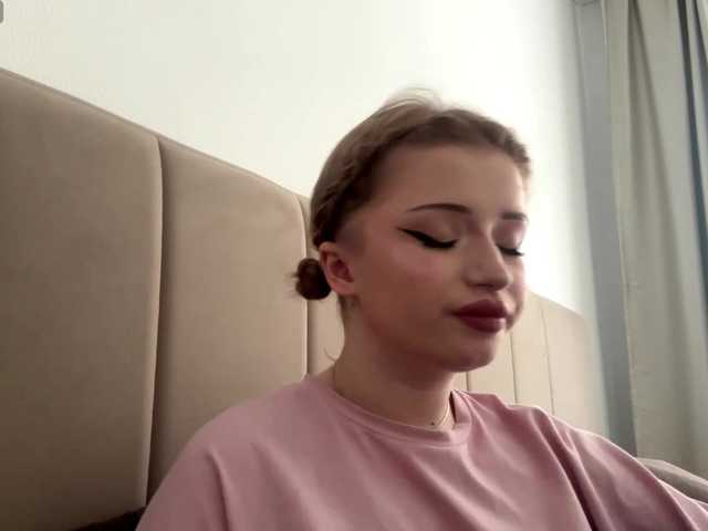 CarolBeinlich's BongaCams show and profile