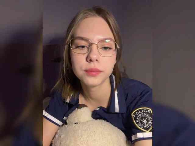Kiki-77 webcam