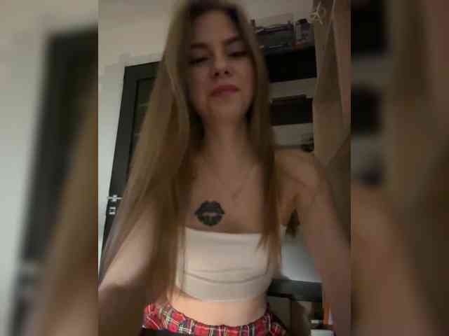 Kiki-77 webcam