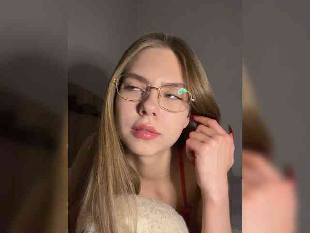 Kiki-77 webcam