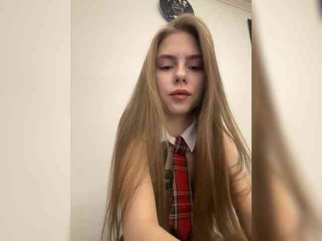 Kiki-77 webcam
