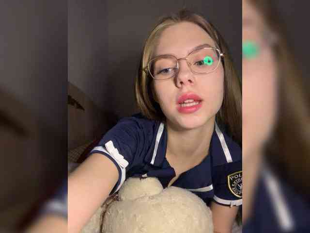 Kiki-77 webcam