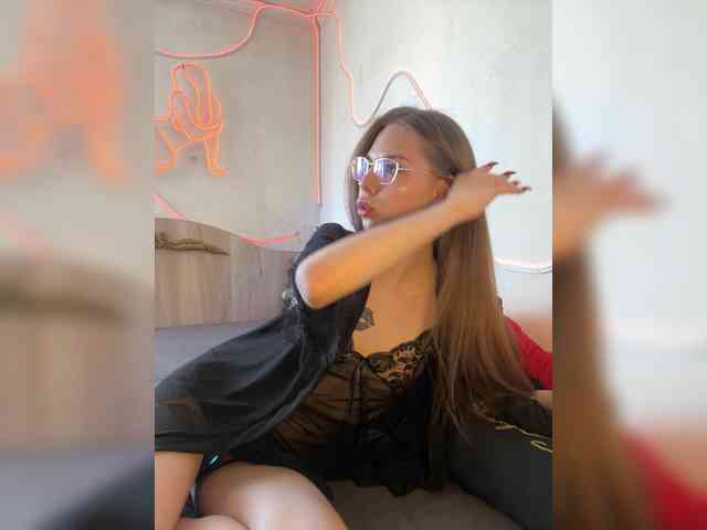 Kiki-77 webcam