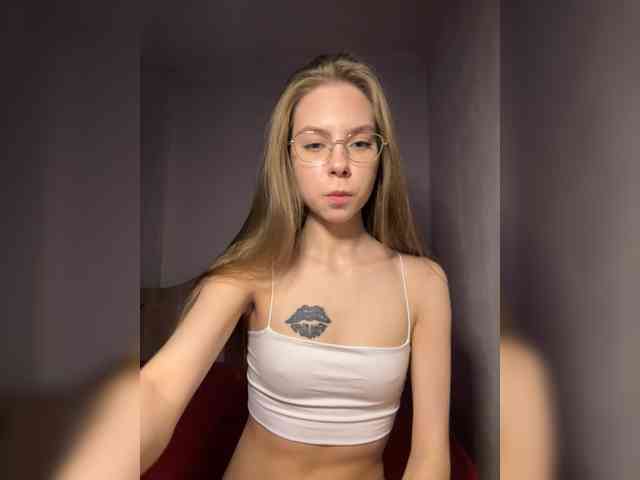 Kiki-77 Live Webcam on BongaCams