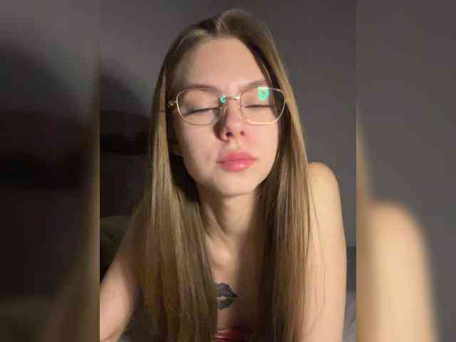 Kiki-77 webcam