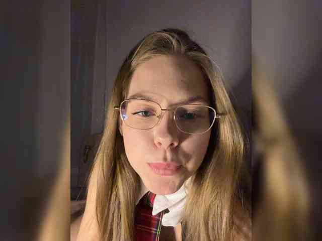Kiki-77 webcam