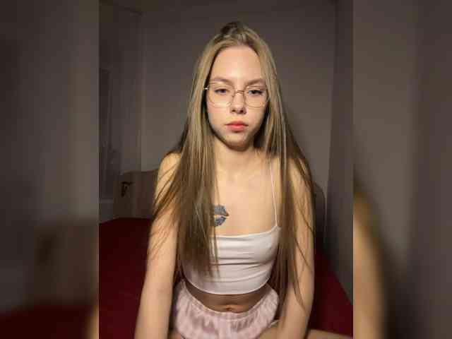 Kiki-77 webcam