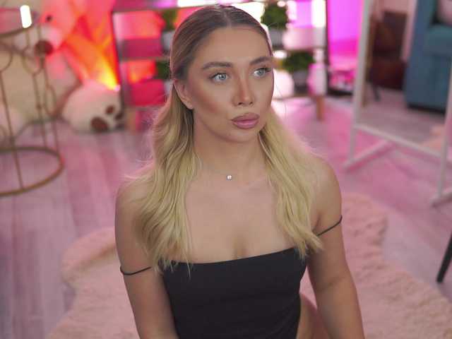 NadyaBlue's BongaCams show and profile