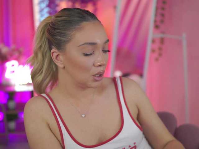 NadyaBlue's BongaCams show and profile