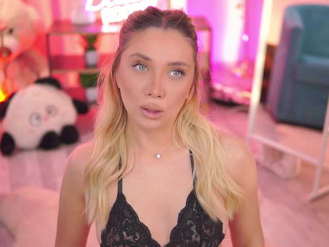 NadyaBlue's BongaCams show and profile