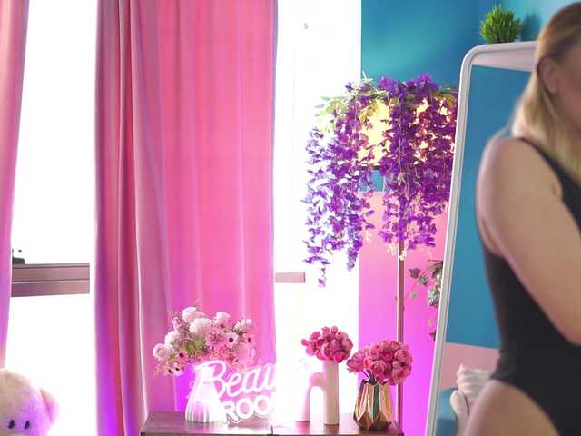 NadyaBlue's BongaCams show and profile