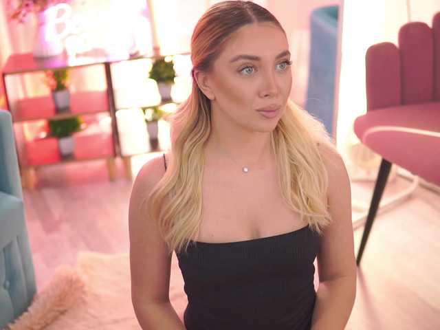 NadyaBlue's BongaCams show and profile