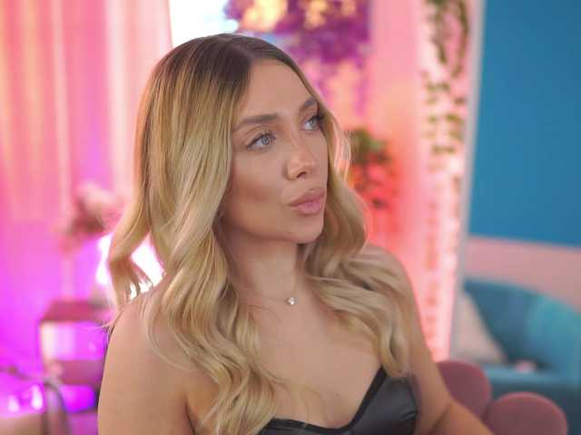 NadyaBlue's BongaCams show and profile