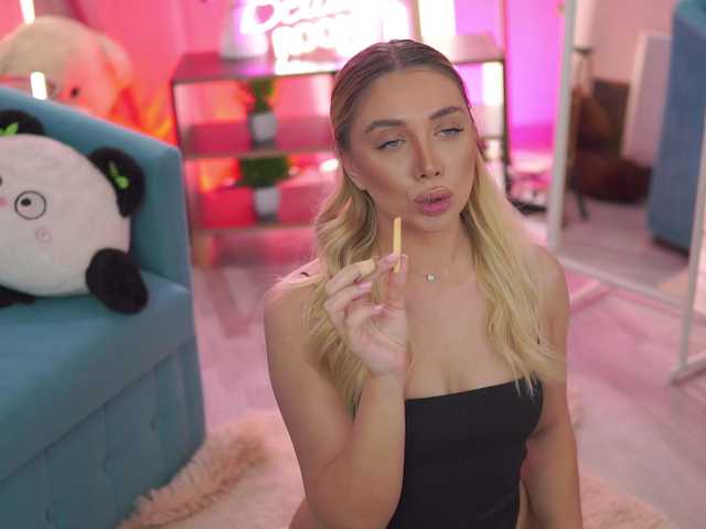 NadyaBlue's BongaCams show and profile