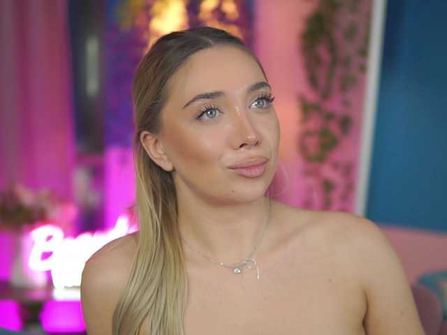 NadyaBlue's BongaCams show and profile