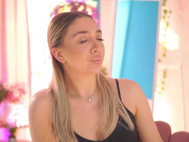 NadyaBlue's BongaCams show and profile