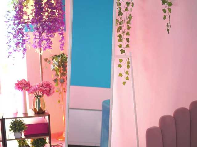 NadyaBlue's BongaCams show and profile