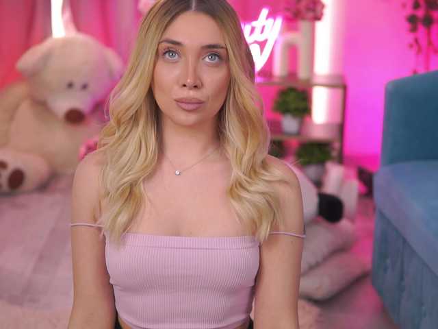 NadyaBlue's BongaCams show and profile