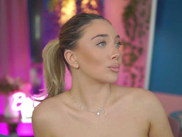 NadyaBlue's BongaCams show and profile