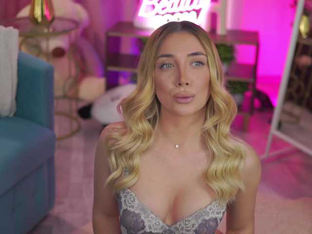 NadyaBlue free chat on liveonude