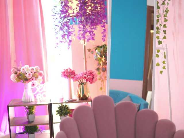 NadyaBlue's BongaCams show and profile