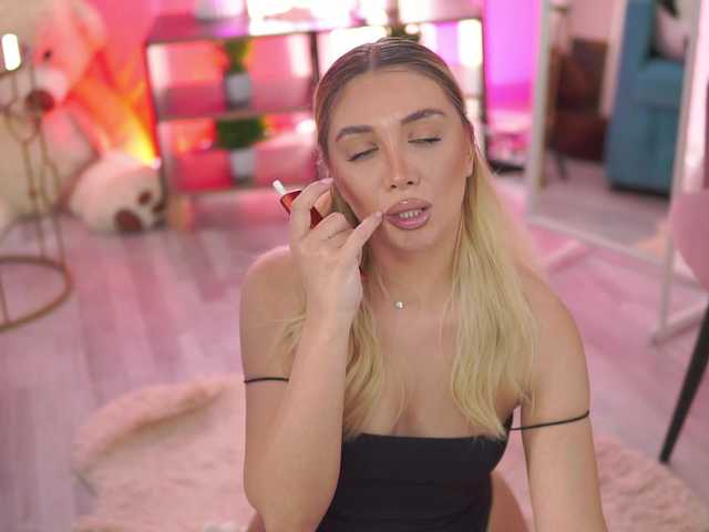 NadyaBlue's BongaCams show and profile