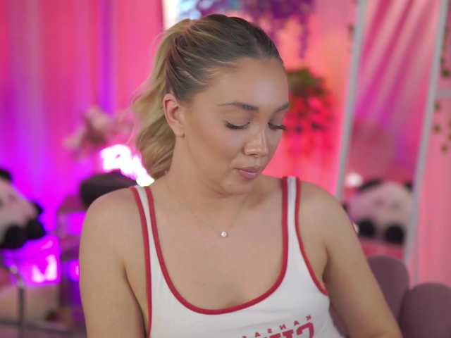 NadyaBlue's BongaCams show and profile