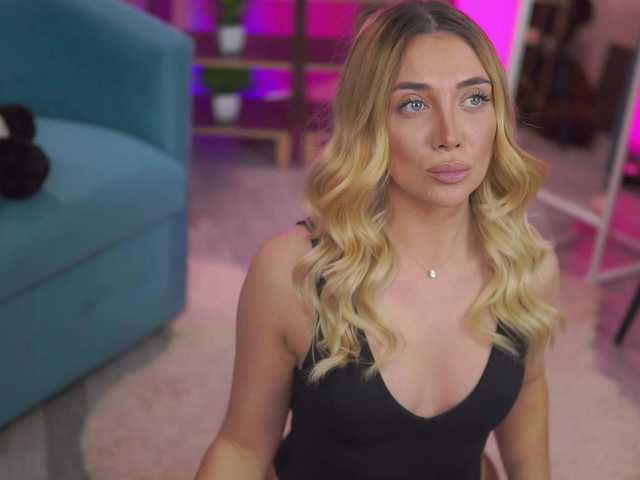 NadyaBlue's BongaCams show and profile