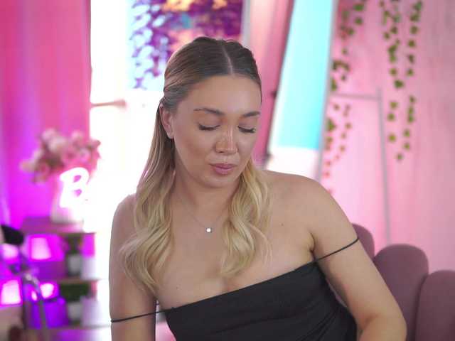 NadyaBlue's BongaCams show and profile