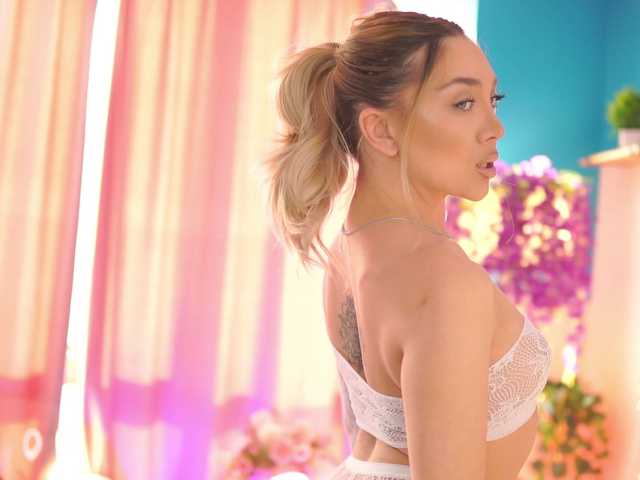 NadyaBlue's BongaCams show and profile