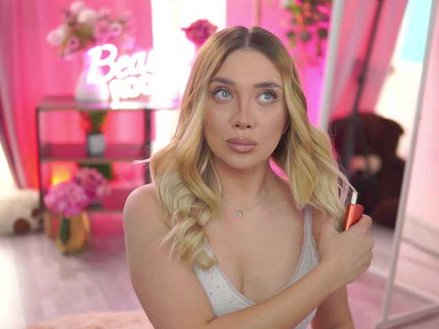 NadyaBlue's BongaCams show and profile