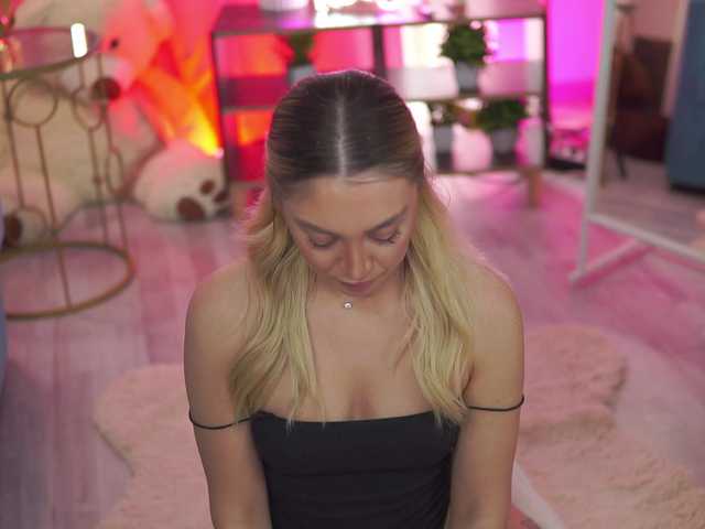 NadyaBlue's BongaCams show and profile