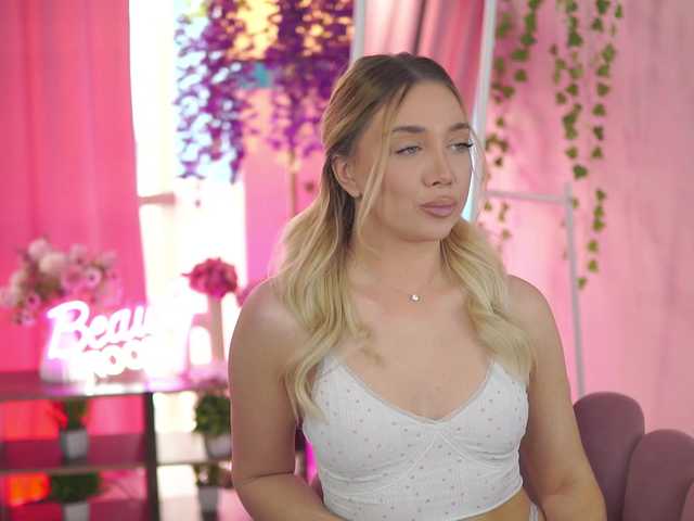 NadyaBlue's BongaCams show and profile