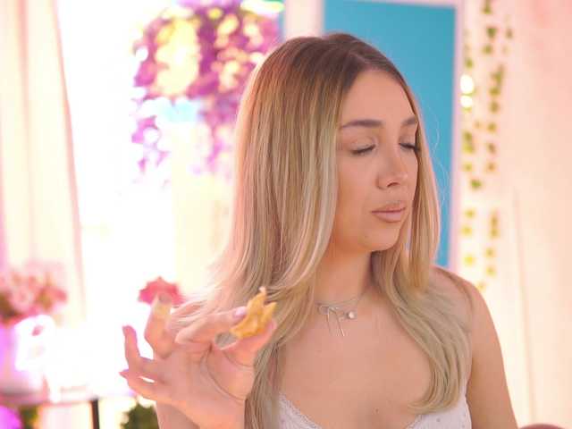 NadyaBlue's BongaCams show and profile