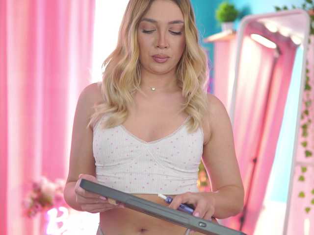 NadyaBlue's BongaCams show and profile