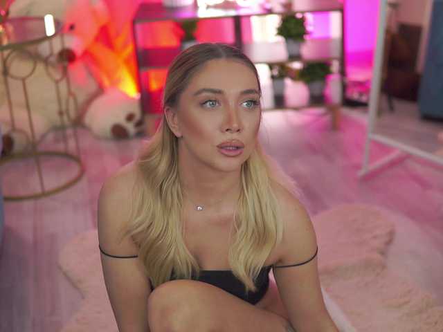 NadyaBlue's BongaCams show and profile