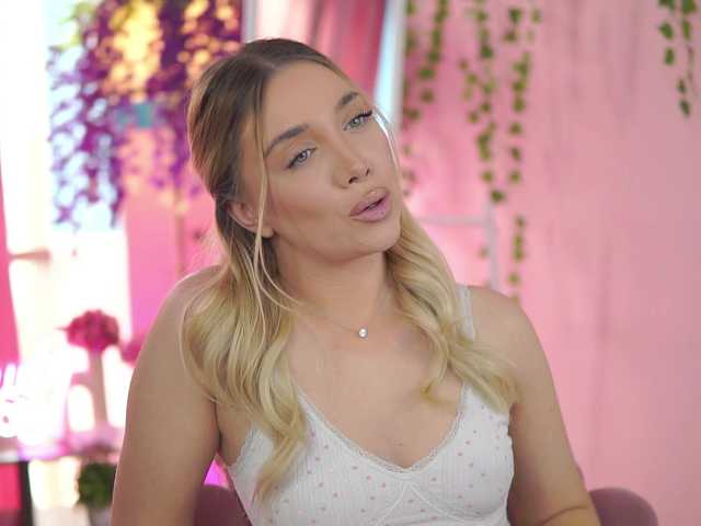 NadyaBlue's BongaCams show and profile