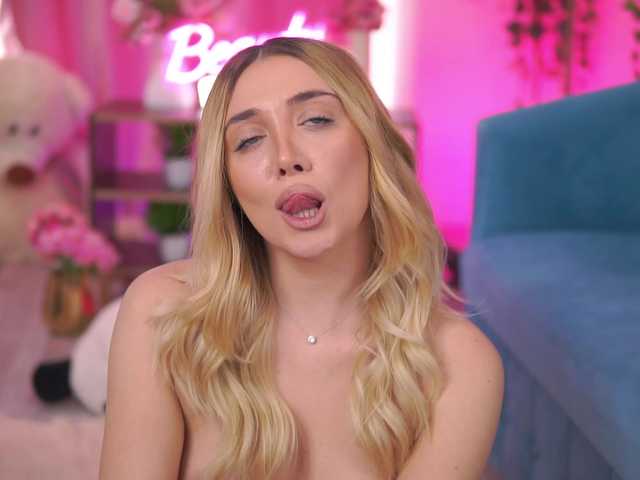 NadyaBlue's BongaCams show and profile