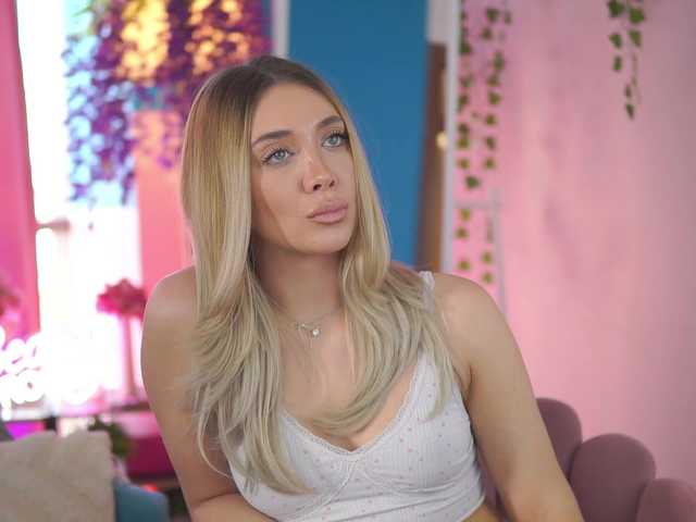 NadyaBlue's BongaCams show and profile