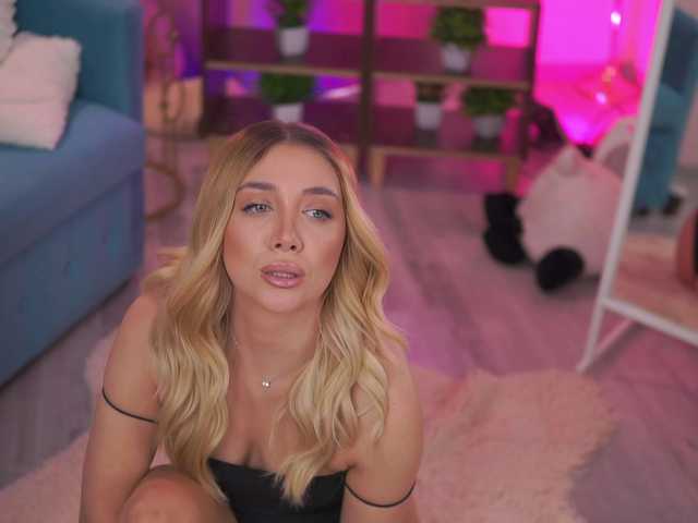 NadyaBlue's BongaCams show and profile