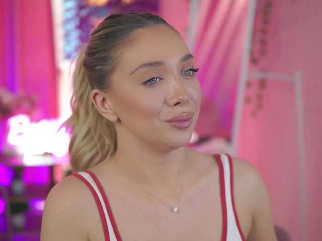 NadyaBlue's BongaCams show and profile