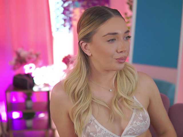 NadyaBlue's BongaCams show and profile