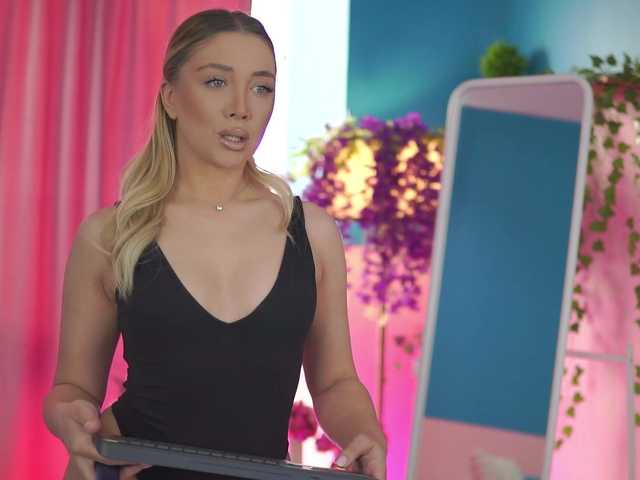 NadyaBlue's BongaCams show and profile